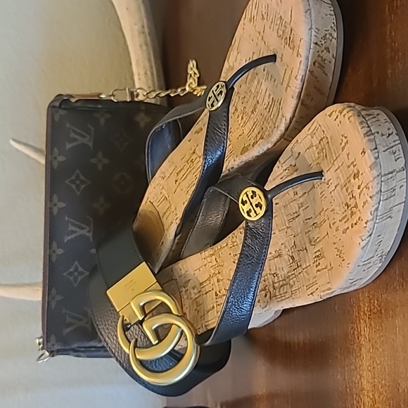 Tory Burch Like new leather strap sandals - Picture 1 of 5